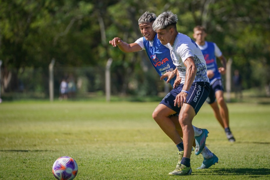 Chirola empezó a probar el equipo para recibir a Defensa