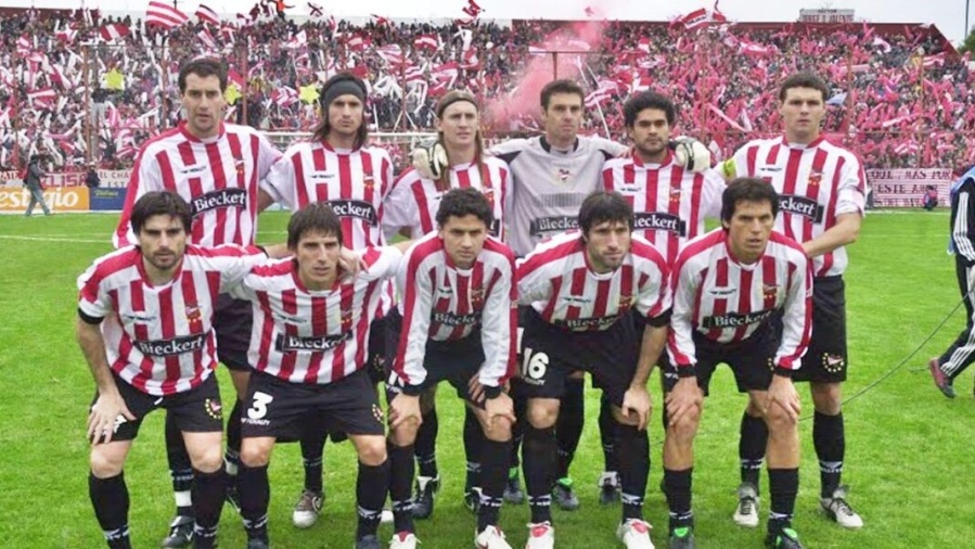 Un día inolvidable, tres sobrevivientes y una foto sugestiva: ¿Qué celebra el Pincha y cuál es el vínculo con el presente?