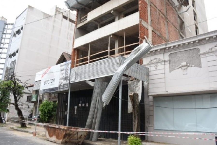 Preocupación por el estado de salud del obrero que se cayó de un edificio en construcción: ”Tiene rotos brazos, costillas”