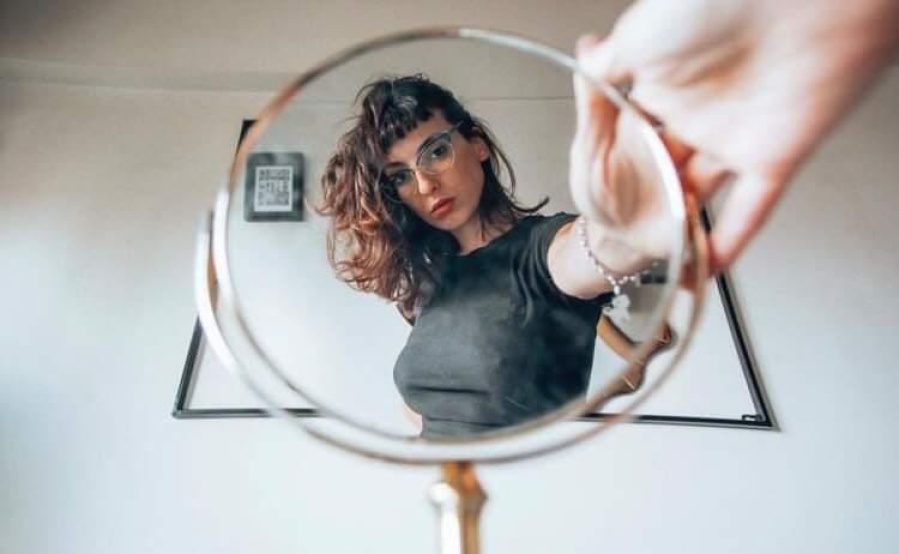 Se besaron arriba del semáforo de 7 y 50, se viralizó la foto y su autora lo cuenta: “Fue una maravilla”