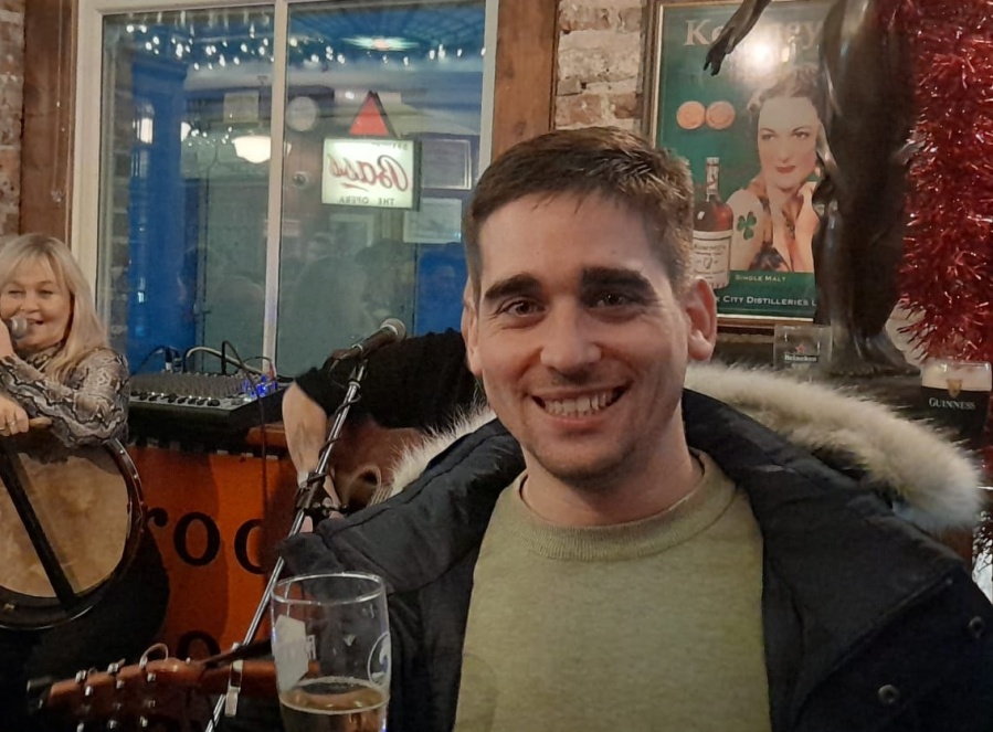 ”Voy a volver por la militancia”: tripero, preceptor en el Nacional, se mudó a Irlanda pero no todo es lo que parecía