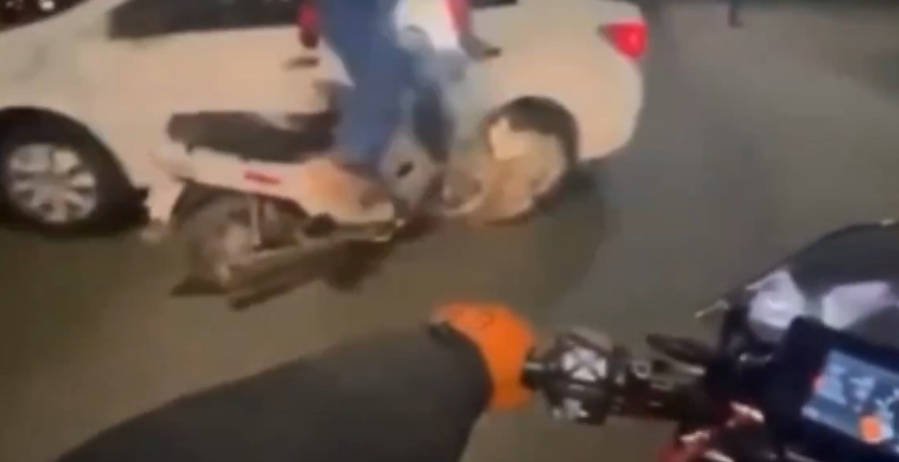 Caravana de motos en La Plata terminó con un choque y dos heridos: vecinos piden controles