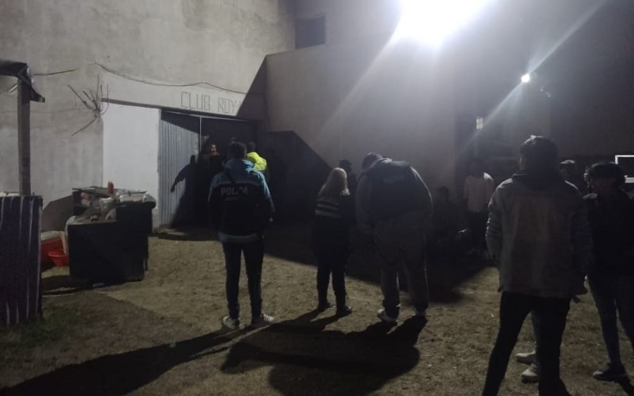 Clausuraron dos boliches y una fiesta clandestina en La Plata: se esperaba que toque Daniel Agostini y La Piedra Urbana