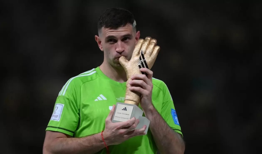 El Dibu Martínez quedó como finalista del premio ”The Best” que otorga la FIFA al mejor arquero del mundo