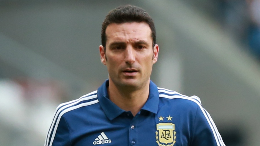 Scaloni dio tranquilidad de cara al partido contra Brasil: ”Lio está bien, la patada fue solo un susto”
