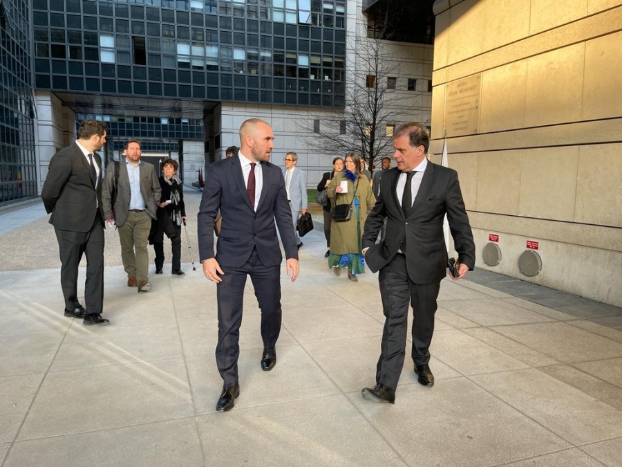 El Club de Paris espera la designación del nuevo ministro.