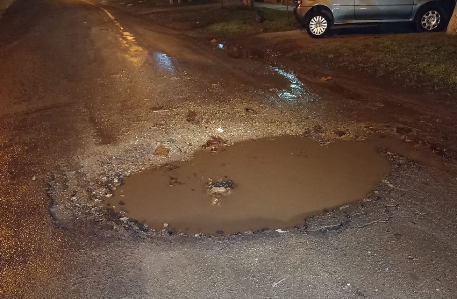 Vecinos de Los Hornos piden que tapen un pozo en la zona de 59 y 146