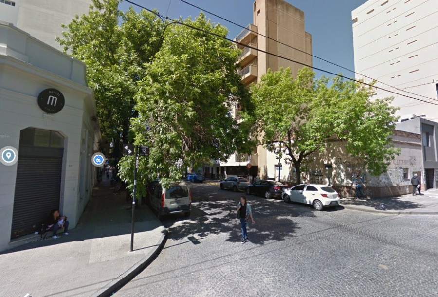 Robo piraña en La Plata: once delincuentes atacaron un comercio