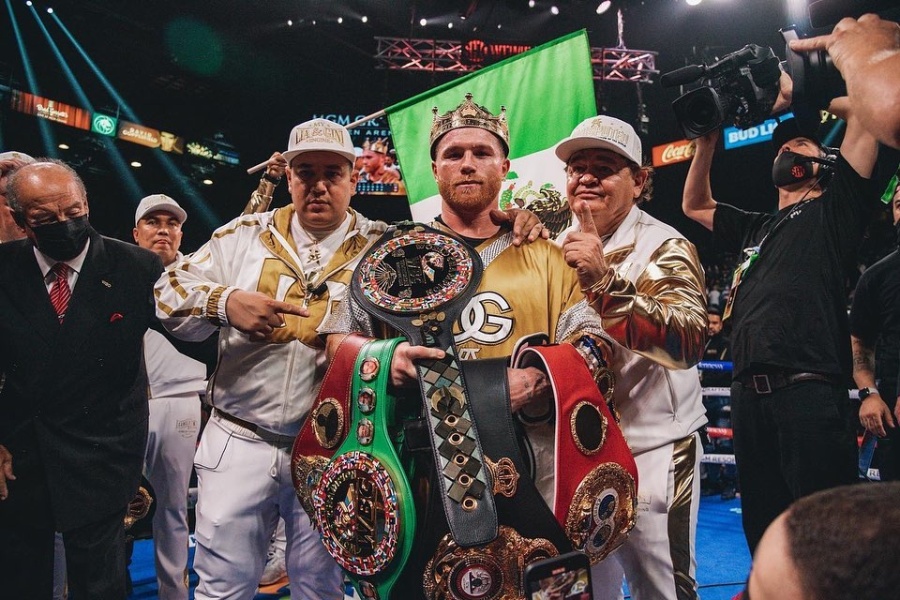 El mexicano Canelo Álvarez venció al británico Ryder en un imponente espectáculo