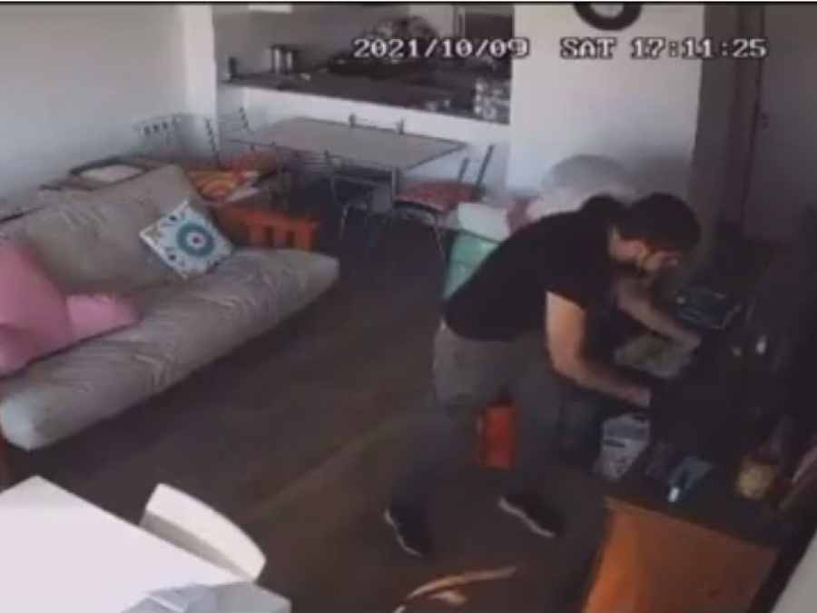 Un grupo de ladrones irrumpieron en un edificio de La Plata y desvalijaron cuatro departamentos