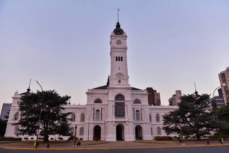 Día del Empleado Estatal: ¿Cómo funcionarán los servicios este lunes en La Plata?