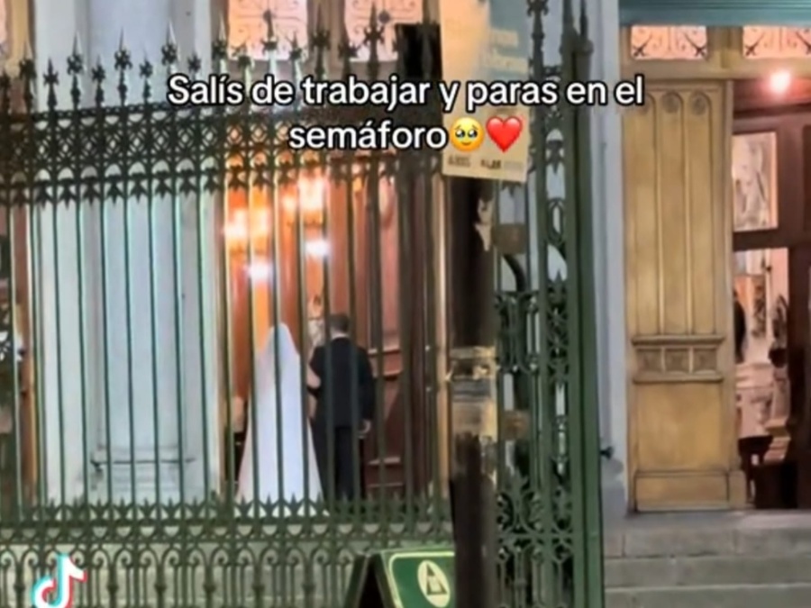 Una joven grabó a una novia entrando a una Iglesia de La Plata para casarse y su reflexión se volvió viral