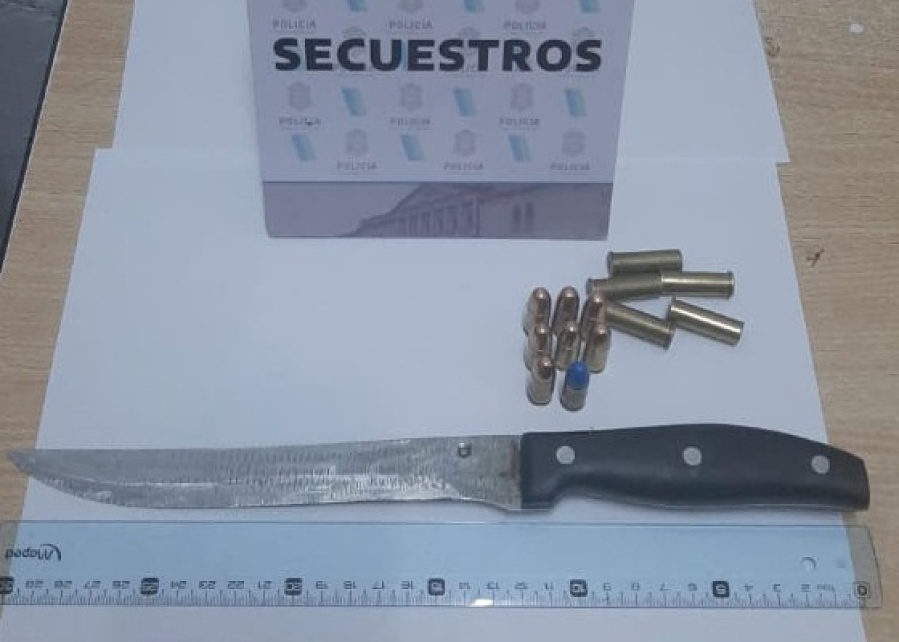 Detuvieron en City Bell a un hombre que andaba armado con una cuchilla, una pistola y municiones