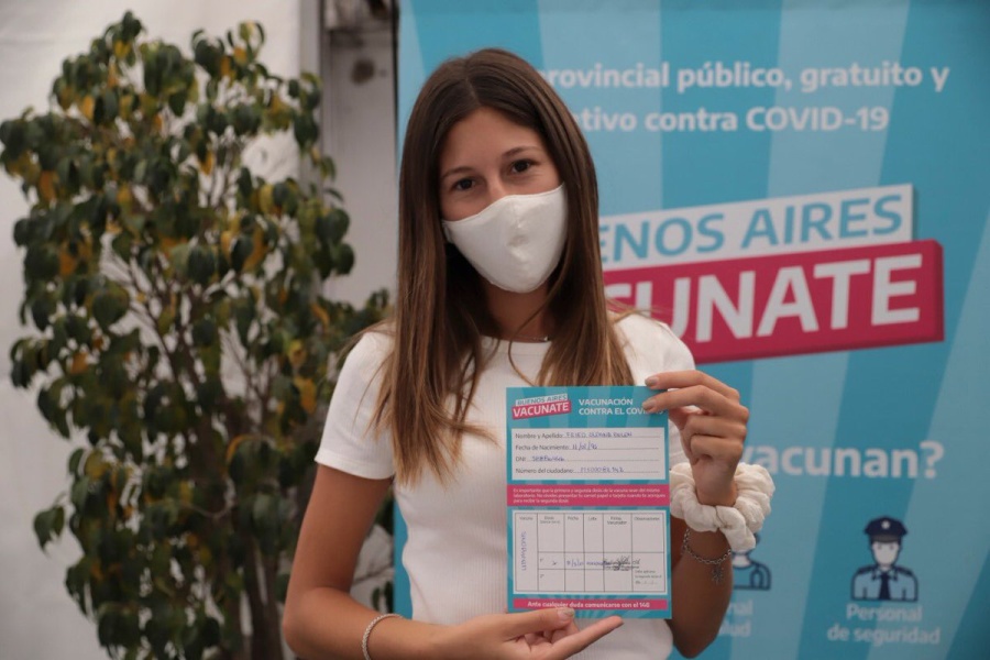 Confirman que la mitad de los argentinos mayores de edad está vacunado con dos dosis