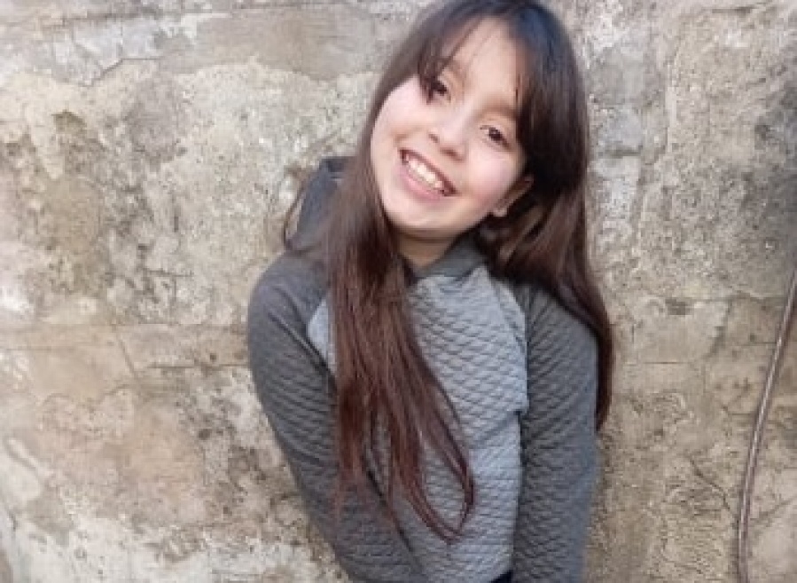 Se le cayó un diente y le hizo un pedido muy especial a su mamá: “No sé dónde estará viviendo mi hija”