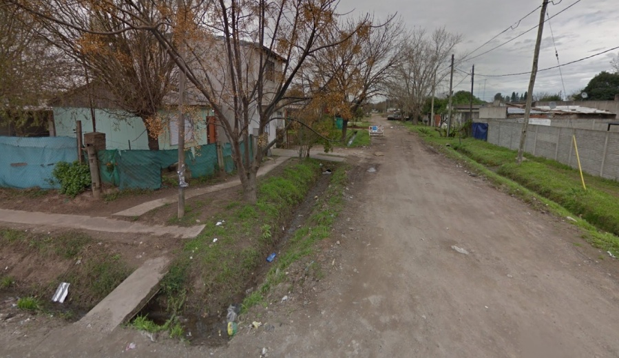 Vecinos de Villa Elvira necesitan que asfalten las calles: ”Tenemos que cambiarnos los zapatos cuando llegamos, como en 1990”