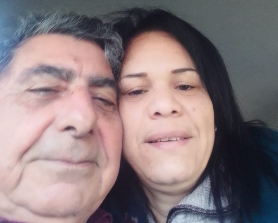 Vino de Venezuela por la depresión de su hijo, llegaron a La Plata y ahora hace exquisiteces: ”No podía dejarlo”