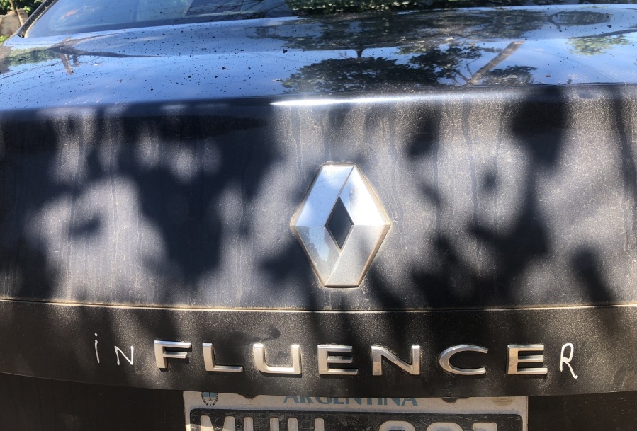 Le escracharon el auto y su hijo no pudo contener la risa: ”Mi viejo re caliente, y yo...”