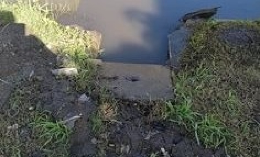 Vecinos de Altos de San Lorenzo reclaman que tienen la boca de tormenta tapada hace un mes