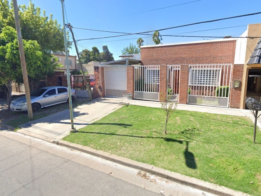 Ingresaron a la vivienda de un joven en La Plata, lo golpearon y le robaron hasta el documento