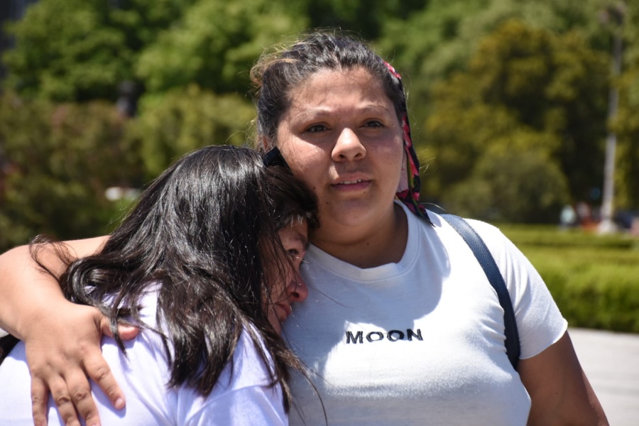 Familiares de Daiana Abregú se movilizaron en Plaza Moreno para pedir justicia: ”Están ahora libres por un informe falso”