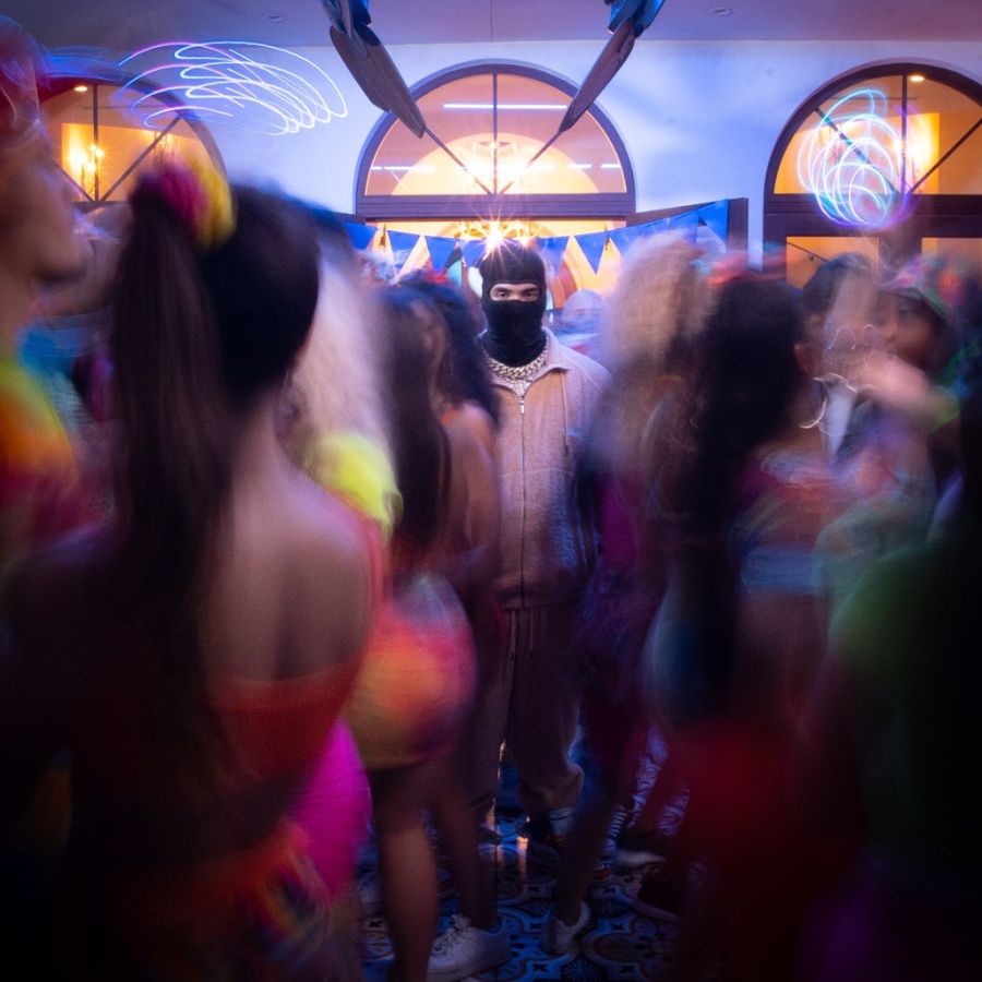 Anuel AA nos presenta su nueva canción ”Dictadura”