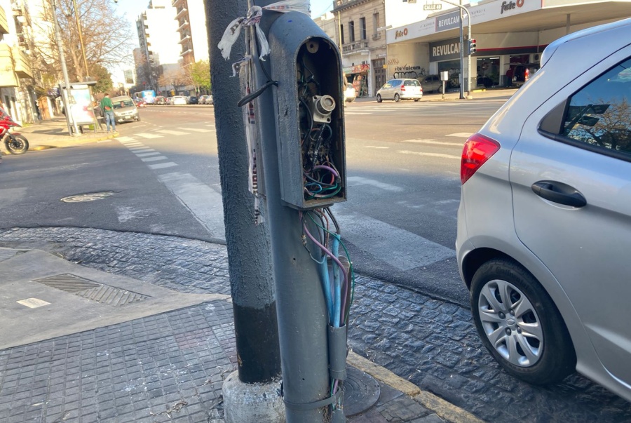 Vecinos de barrio Norte reclamaron el estado de los postes de luminarias