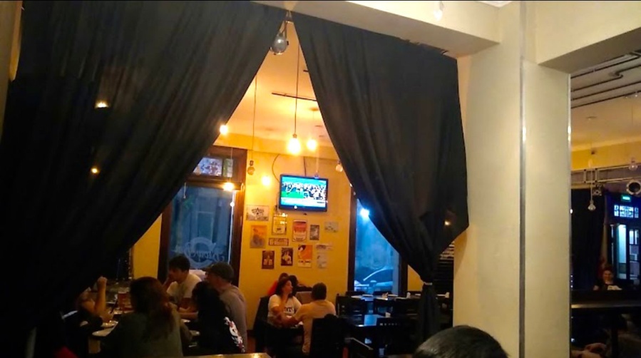 El misterio de la Virgen en un bar platense: apariciones nocturnas y ruidos extraños