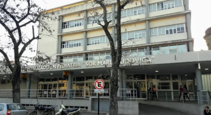 Murió un menor de seis años al escapar de un incendio que se originó en su departamento de 12 y 63