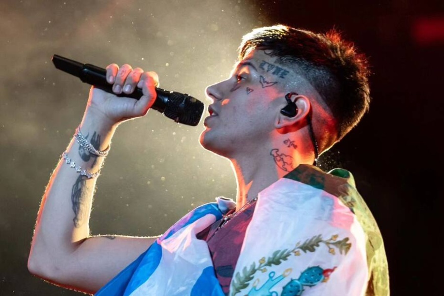 Duki mencionó a Nike por error en un evento de Adidas y tuvo que improvisar en pleno show