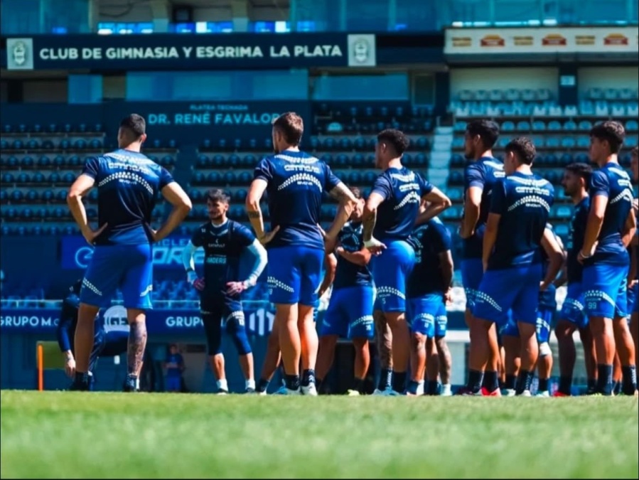 ¿Qué locura hizo un futbolista del Lobo para poder jugar en el club?