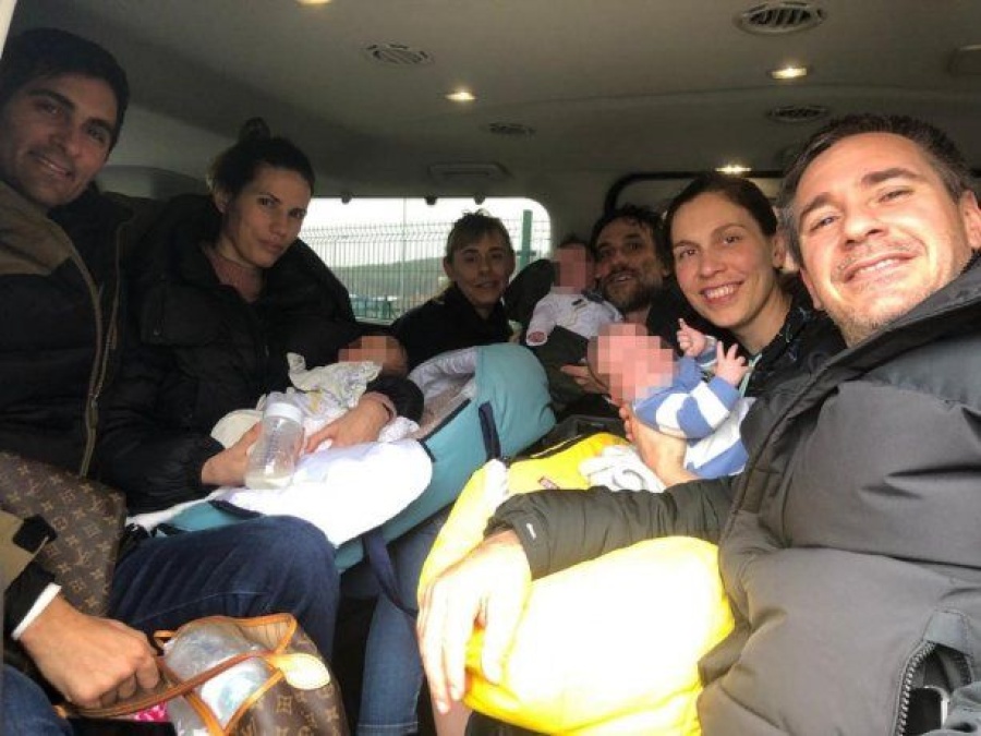 Lograron llegar a Polonia las cinco familias de argentinos que fueron a buscar bebés a Kiev y quedaron varados