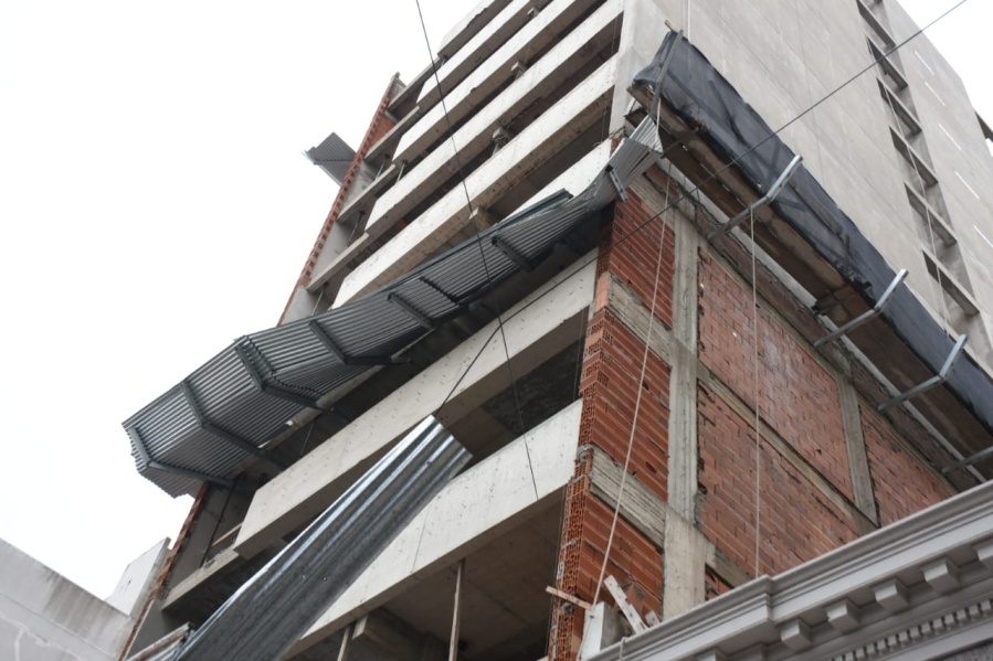 ¿En qué estado se encontraba la obra de 11 y 48 antes de que se caiga el obrero?