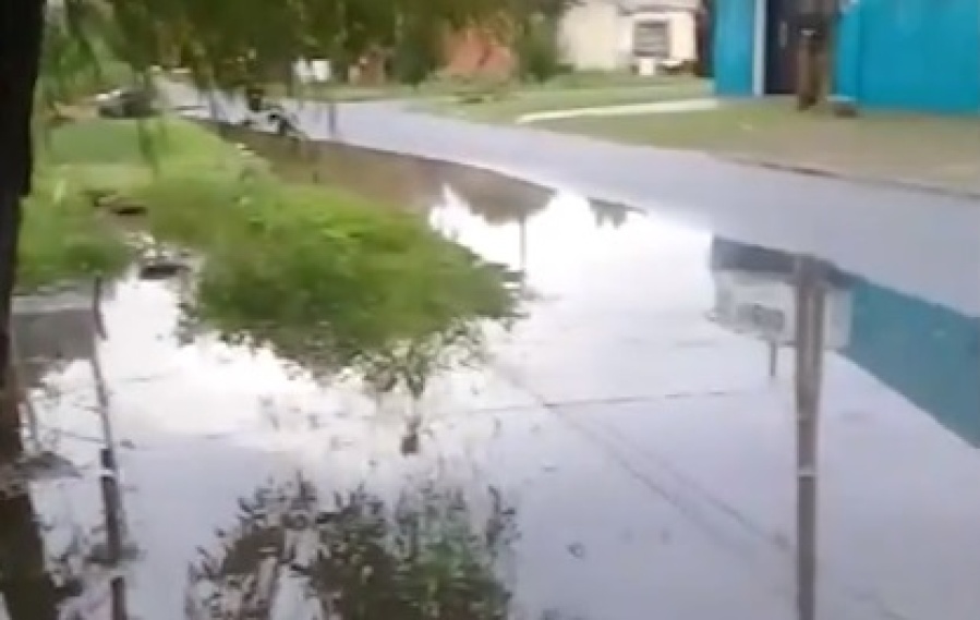 ”No nos dan bola”: El drama de los vecinos de Villa Elvira tras la lluvia