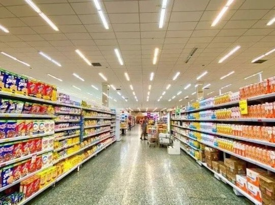 El consumo masivo cayó un 20,4% interanual en abril