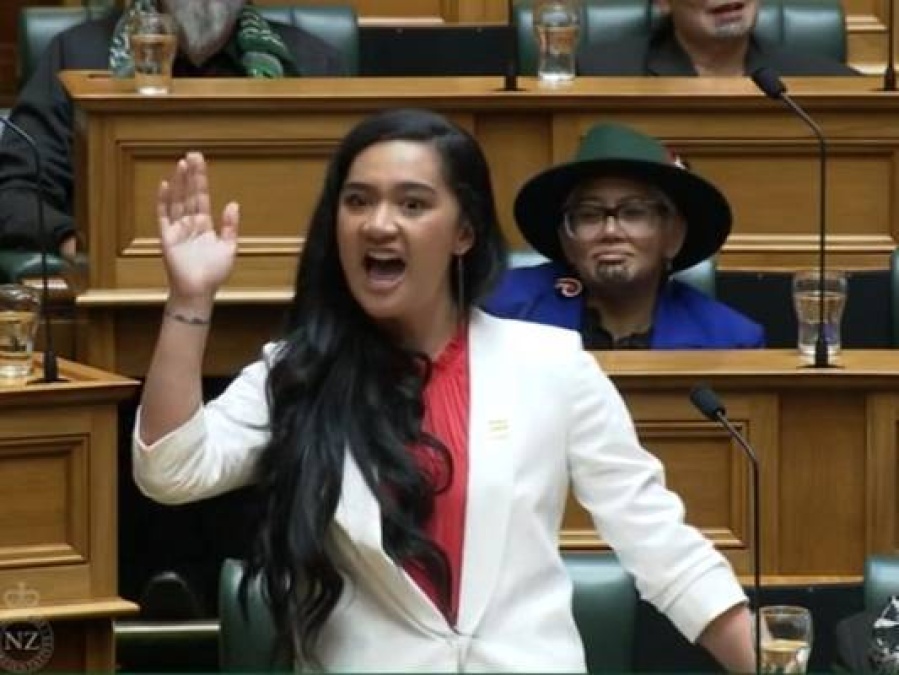 Una diputada cantó un ritual de guerra en plena sesión y se volvió viral