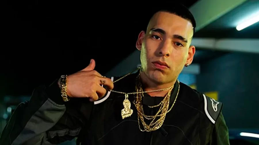 El cantante Kaleb Di Masi está detenido