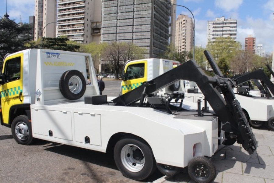 Todo bien con las grúas pero en La Plata no hay lugar para estacionar: y las bicisendas son una…