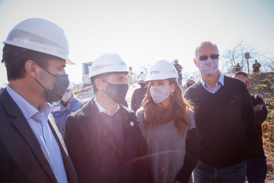 Tolosa Paz, junto a Kicillof y Gollán, recorrieron la termoeléctrica Barragán en Ensenada