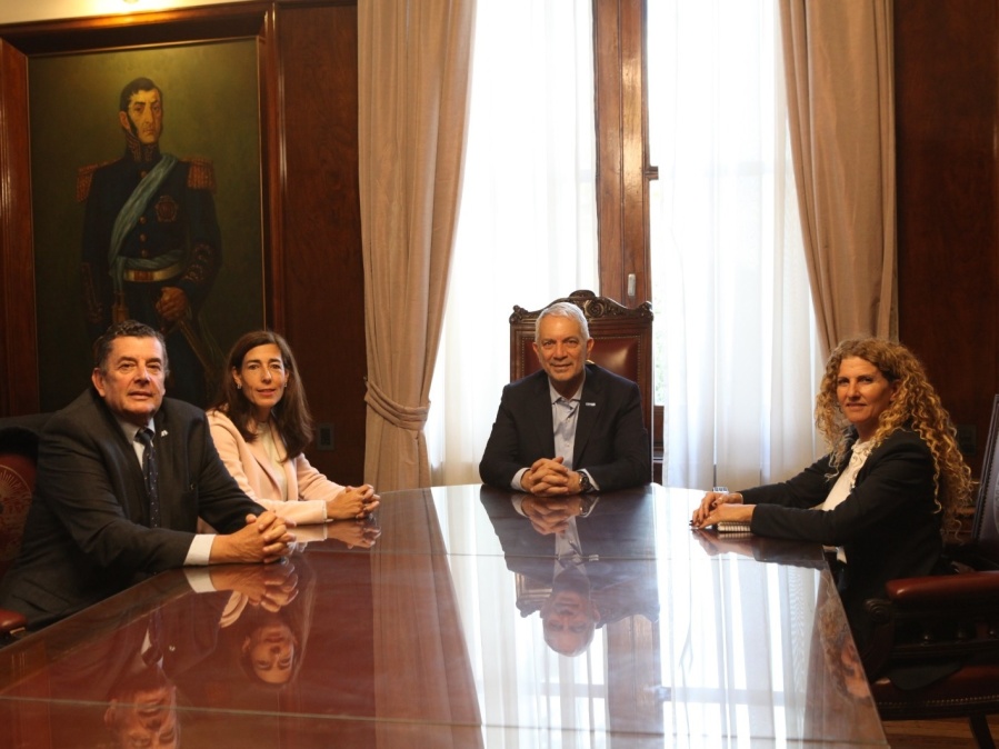 La UIA respaldó la regularización masiva de comercios impulsada por Alak: 500 locales ya empezaron los trámites