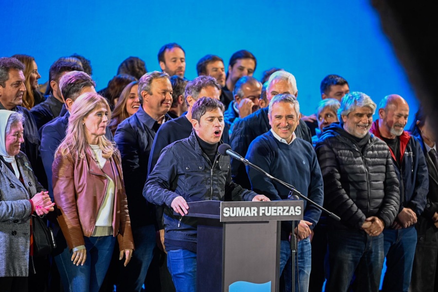 Axel Kicillof convoca a intendentes y dirigentes bonaerenses para fortalecer la campaña rumbo a octubre