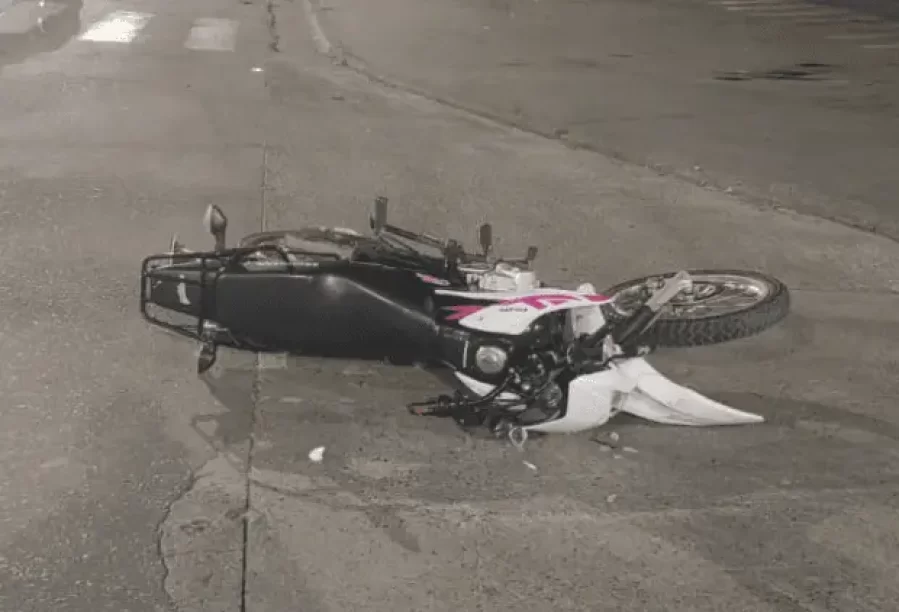 Un motociclista murió y dos resultaron heridos tras un choque entre motos en Ensenada