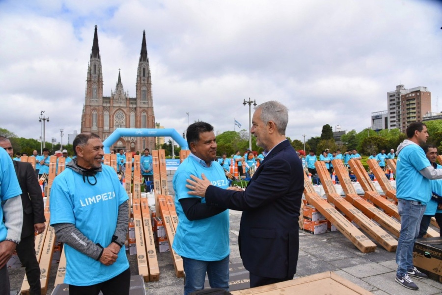 Definieron un aumento escalonado del 12% para los trabajadores municipales de La Plata
