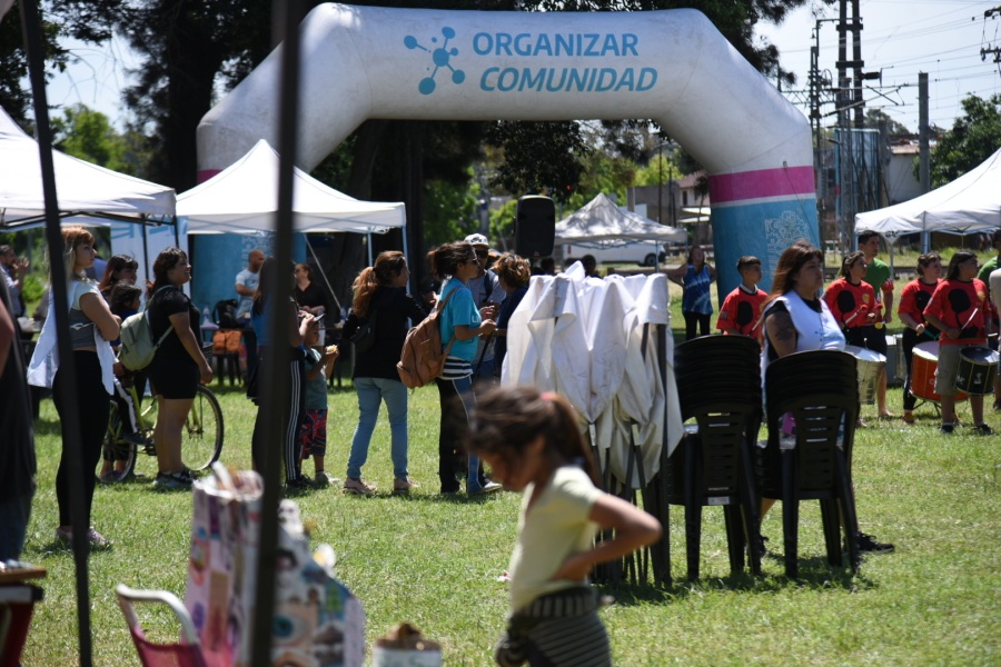 Aterrizó ”Nos vemos en el barrio” en Villa Elvira con una doble jornada de chequeos, cortes de pelo y operativos de limpieza