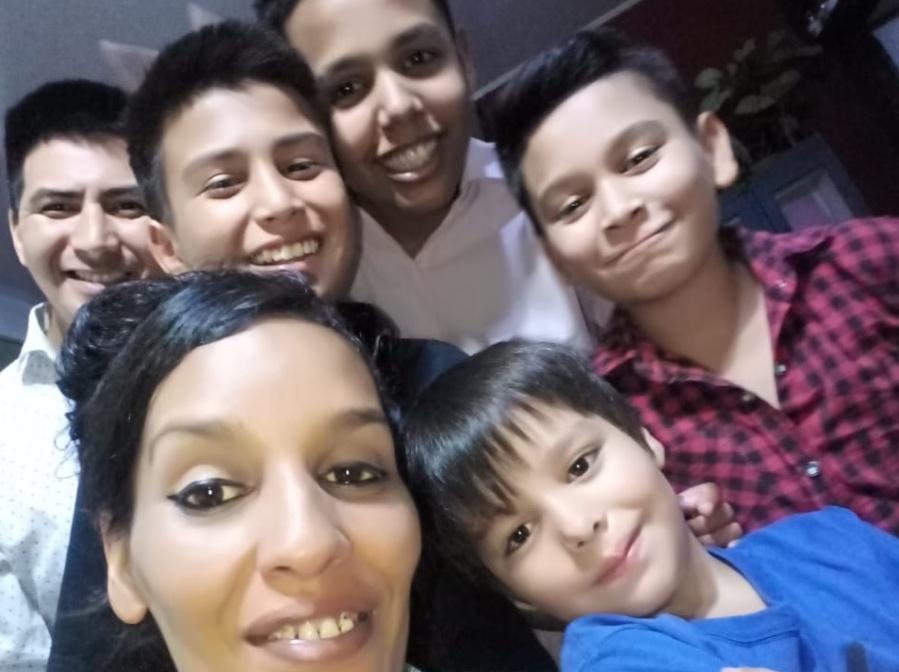 Se quedó sin trabajo en La Plata y con los últimos 1500 pesos para vivir salvó a su familia con una idea que es furor