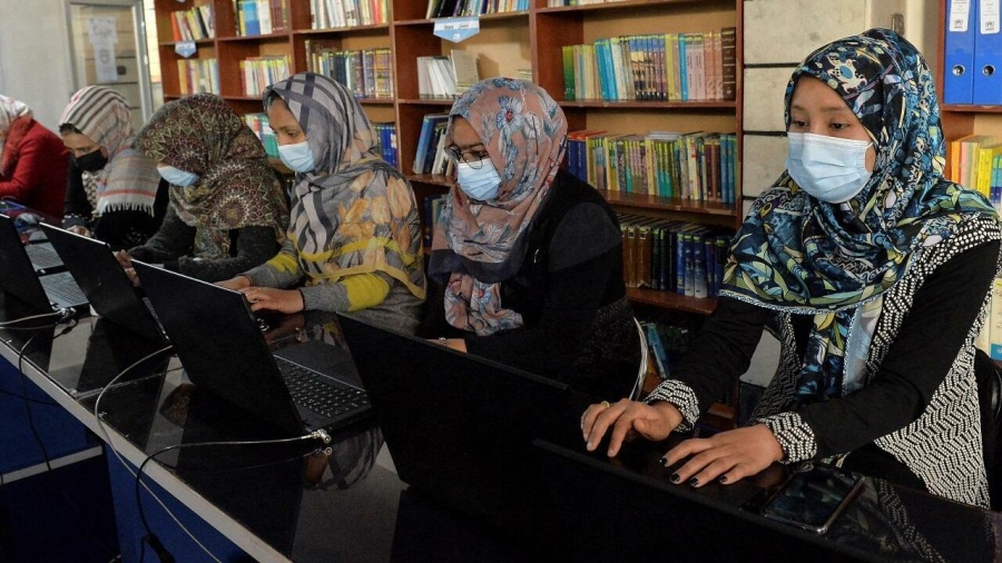 Las mujeres volvieron a trabajar en Afganistán