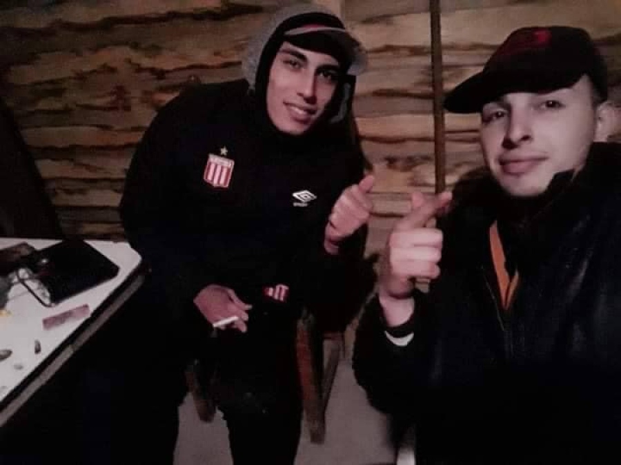 Los acusan de haberle robado violentamente el celular a un joven: ”Lo dejaron tirado y huyeron como ratas”