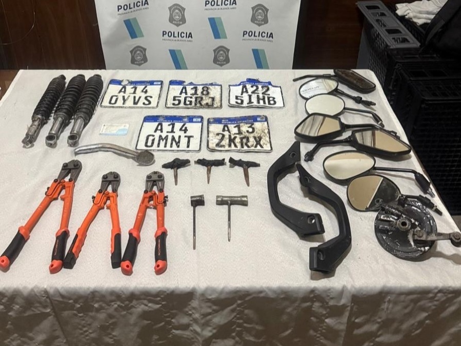 Detienen a cuatro menores y recuperaron motos robadas tras varios allanamientos en Los Hornos