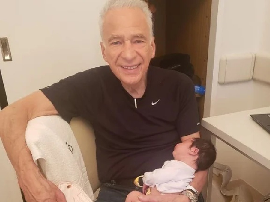 Alberto Cormillot compartió las primeras fotos de su nuevo hijo, Emilio