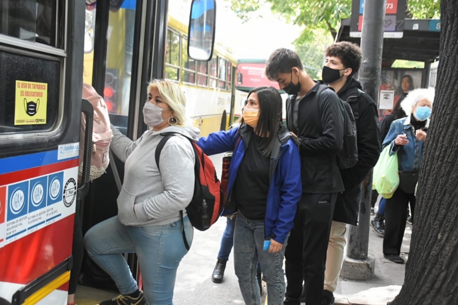 ¿Tapabocas sí o no? Qué decide la gente en el primer día de vigencia del decreto municipal